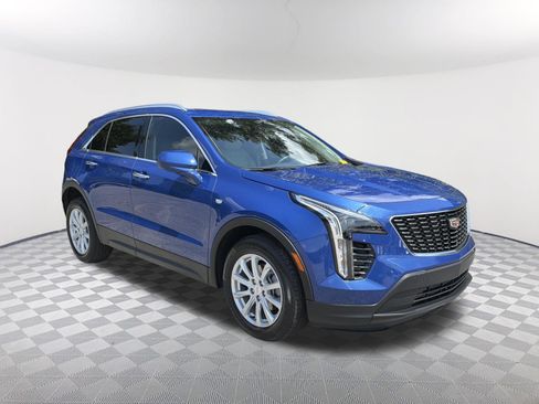Used 2023 Cadillac XT4 Luxury w/ Cold Weather Package FWD image 8