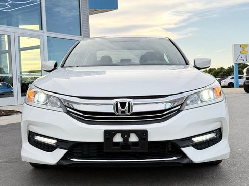 Used 2017 Honda Accord Sport image 4