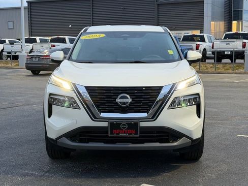 Used 2023 Nissan Rogue SV image 10