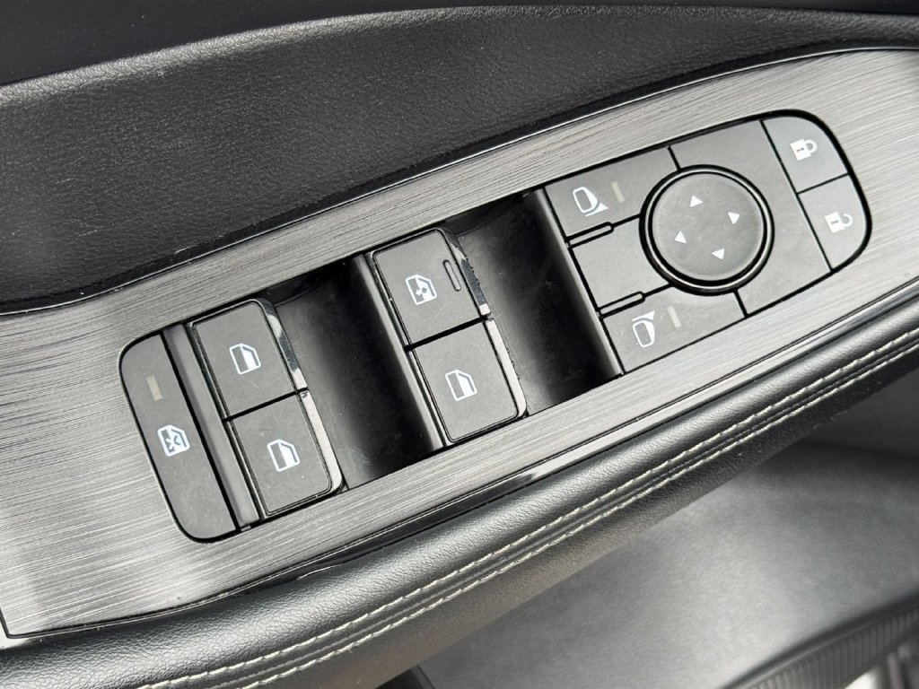 Used 2025 Nissan Rogue SV AWD/4WD image 15