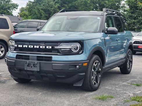 Used 2023 Ford Bronco Sport Outer Banks w/ Tech Package AWD/4WD image 3