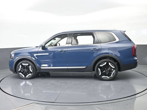 Used 2024 Kia Telluride S w/ S Sunroof Package FWD image 3