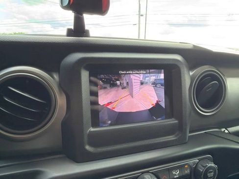 Used 2022 Jeep Gladiator Sport AWD/4WD image 17