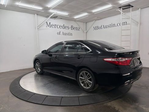 Used 2017 Toyota Camry SE FWD image 3