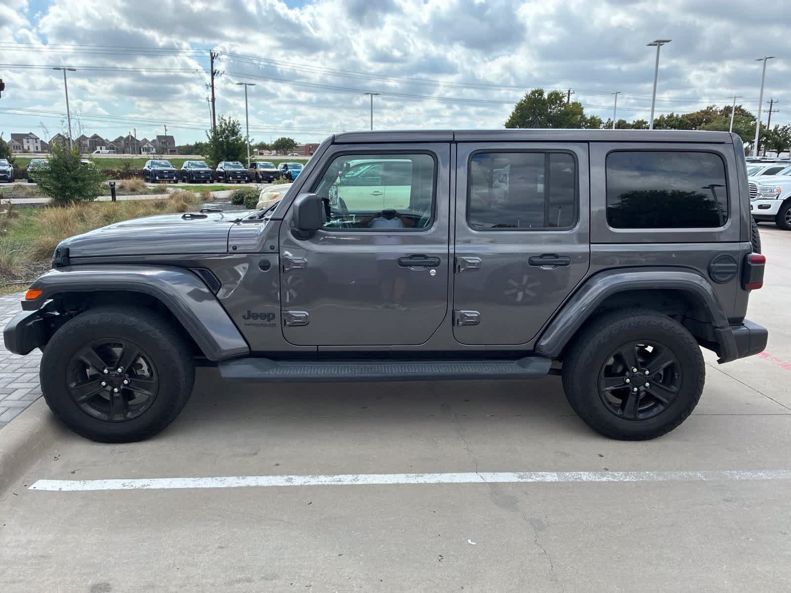 Used 2021 Jeep Wrangler Unlimited Sahara AWD/4WD image 3