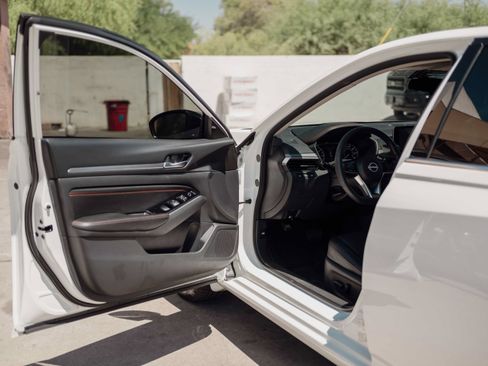 Used 2023 Nissan Altima 2.5 SR FWD image 7
