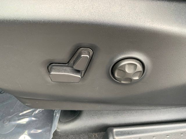 Used 2025 Chrysler Pacifica Select FWD image 13