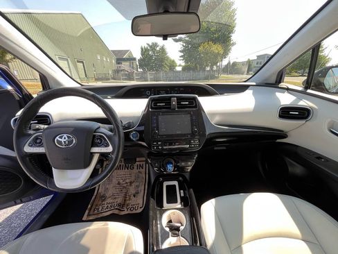 Used 2016 Toyota Prius Three Touring FWD image 14