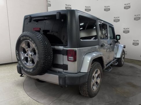 Used 2016 Jeep Wrangler Unlimited Sahara image 5