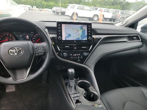 Used 2022 Toyota Camry XSE w/ Navigation Package FWD image 4