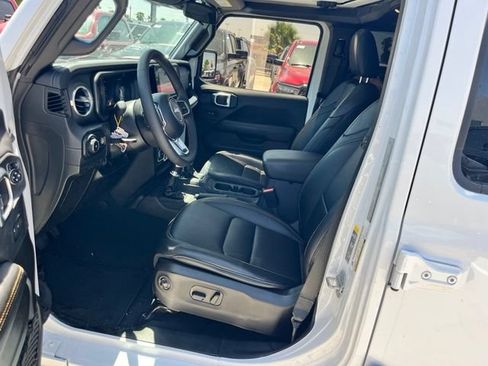 Used 2024 Jeep Wrangler Unlimited Sahara AWD/4WD image 9