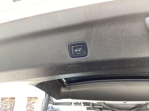 Used 2022 GMC Yukon XL AT4 w/ Technology Package image 16