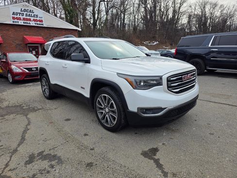 Used 2017 GMC Acadia SLT image 3