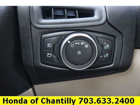 Used 2018 Ford Focus SE w/ SE Appearance Package image 20