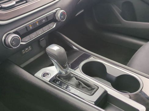 Used 2024 Nissan Altima 2.5 SV image 29