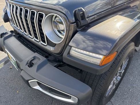 Used 2024 Jeep Wrangler Sahara image 31