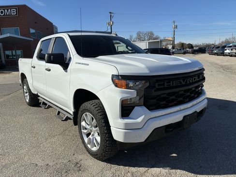 Used 2022 Chevrolet Silverado 1500 Custom image 1