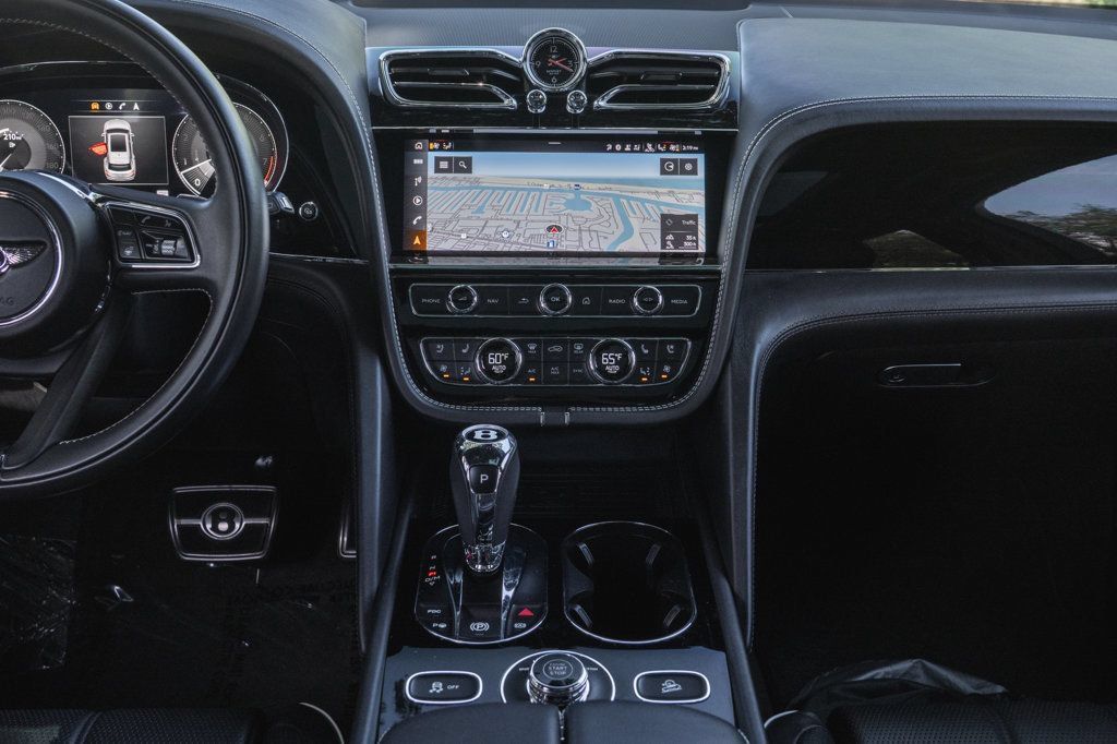 Used 2022 Bentley Bentayga AWD/4WD image 18