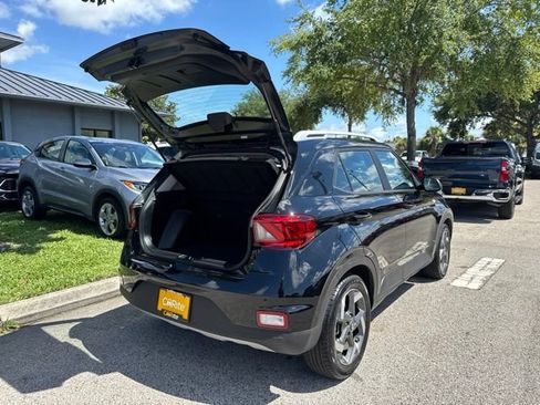 Used 2025 Hyundai Venue SEL FWD image 18