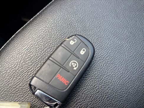 Used 2025 Jeep Compass Limited AWD/4WD image 21