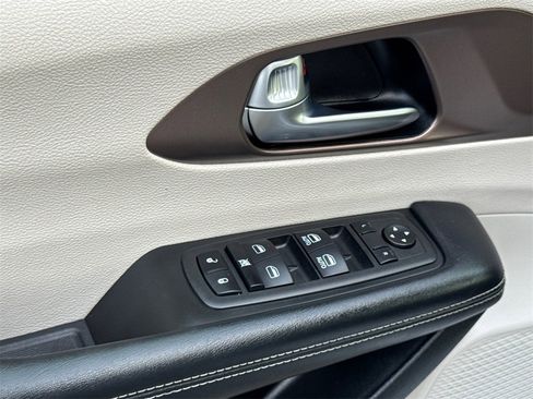 Certified 2023 Chrysler Voyager LX image 29