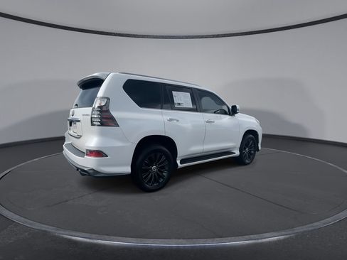 Used 2023 Lexus GX 460 Premium w/ Accessory Package AWD/4WD image 9