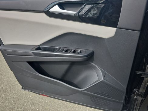 Used 2025 Volkswagen Taos S image 30