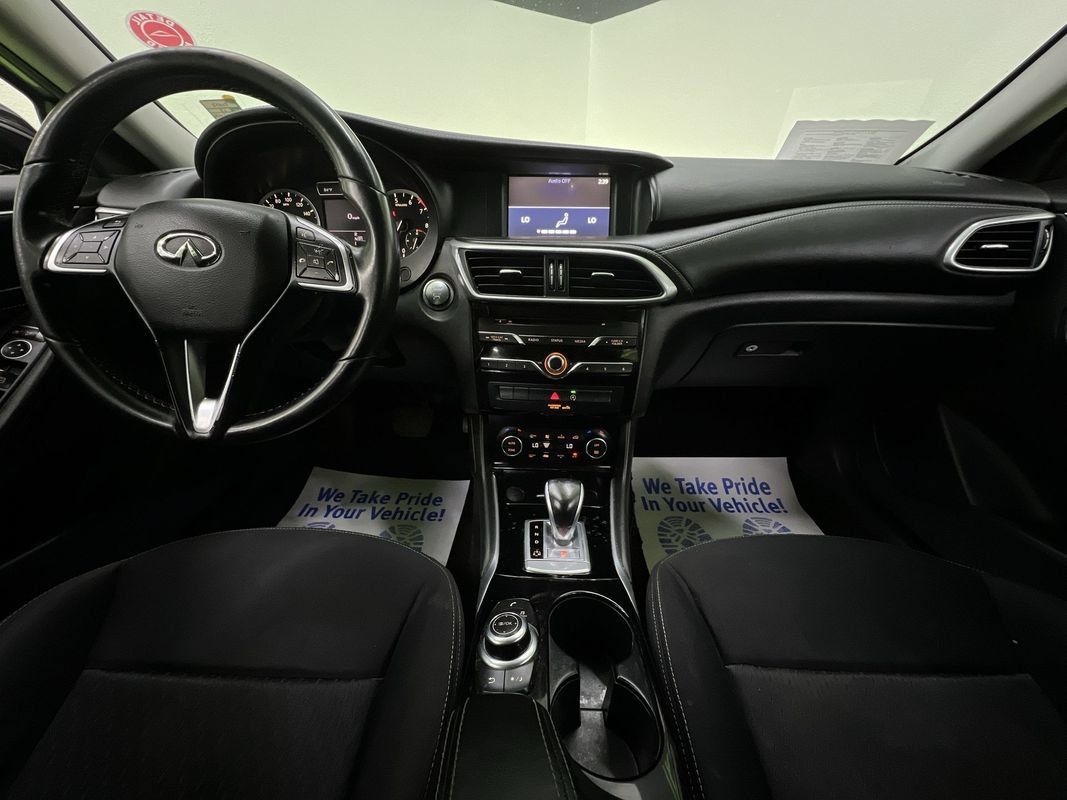 Used 2017 INFINITI QX30 FWD image 17
