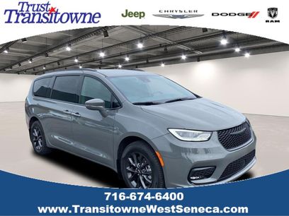 Used 2022 Chrysler Pacifica Touring-L w/ S Appearance Package