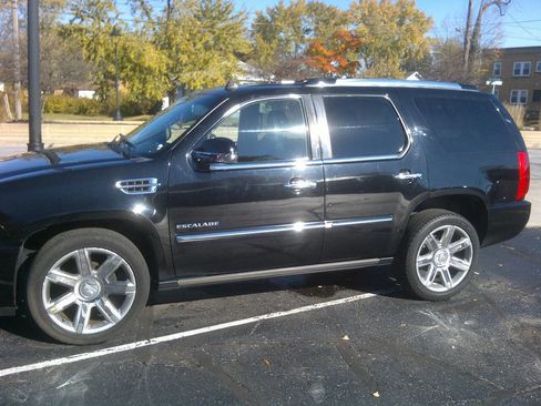 Used 2011 Cadillac Escalade Premium image 1