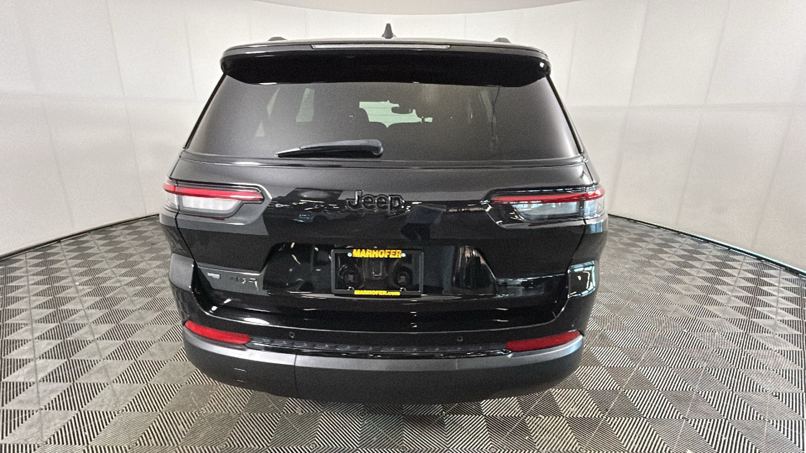 Used 2023 Jeep Grand Cherokee L Laredo AWD/4WD image 4