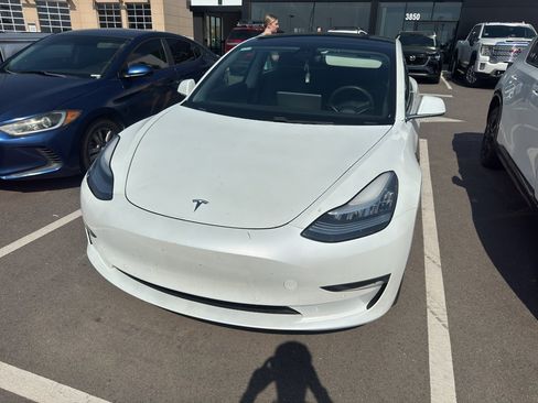 Used 2019 Tesla Model 3 Mid Range RWD image 1