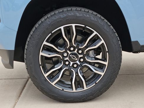 New 2025 Chevrolet Colorado Z71 image 9