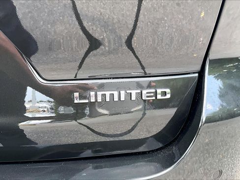 Used 2023 Jeep Grand Cherokee L Limited w/ Luxury Tech Group II AWD/4WD image 10