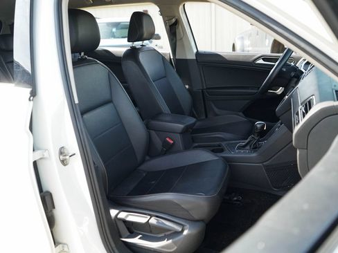 Used 2021 Volkswagen Tiguan SE FWD image 12