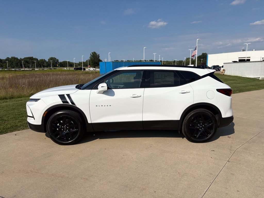 New 2026 Chevrolet Blazer LT w/ LPO, Arctic Package FWD image 6