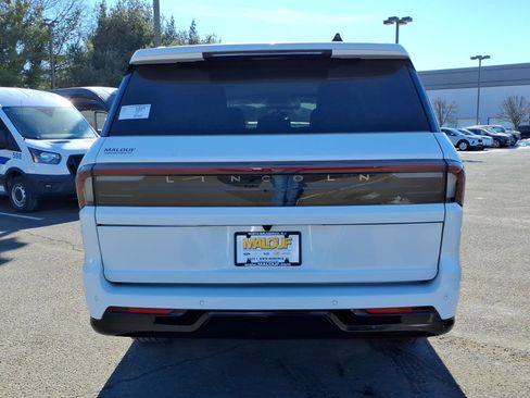 New 2026 Lincoln Navigator L Premier AWD/4WD image 5