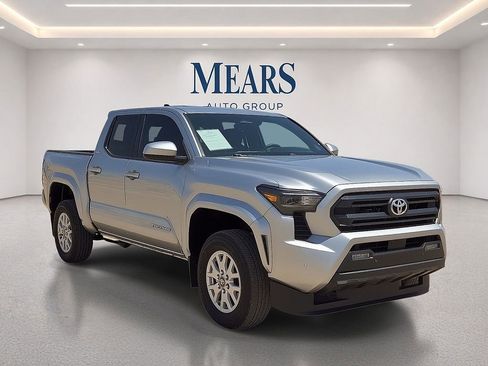 Used 2024 Toyota Tacoma SR5 AWD/4WD image 7