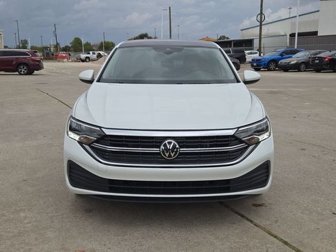 Used 2023 Volkswagen Jetta SE w/ Panoramic Sunroof Package image 9