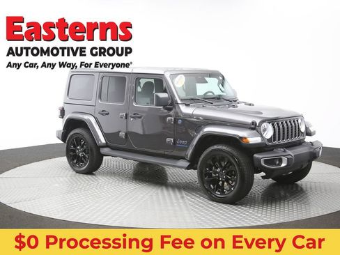 Used 2025 Jeep Wrangler Unlimited Sahara AWD/4WD image 44