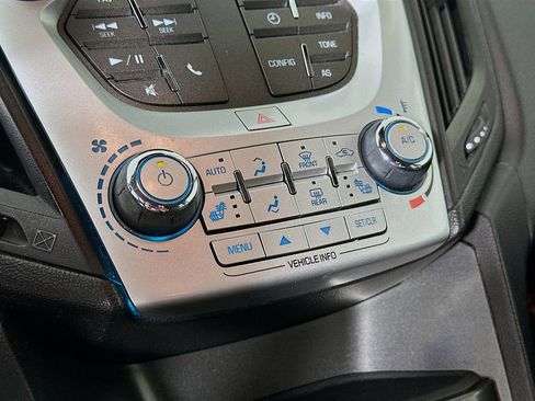 Used 2017 Chevrolet Equinox Premier w/ Enhanced Convenience Package FWD image 19