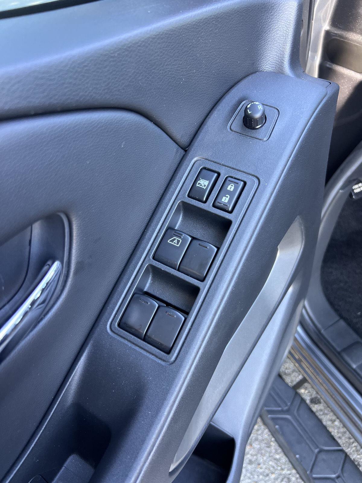 Used 2025 Nissan Frontier SV AWD/4WD image 13