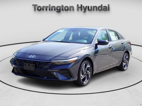 New 2025 Hyundai Elantra Sport image 3