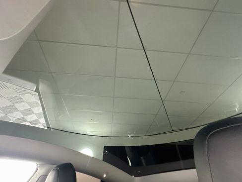 Used 2021 Tesla Model Y Long Range AWD/4WD image 25
