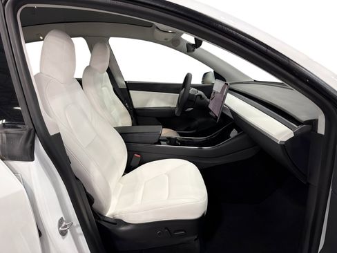Certified 2021 Tesla Model Y Long Range AWD/4WD image 13