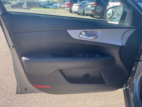 Used 2024 Kia Forte LXS image 9