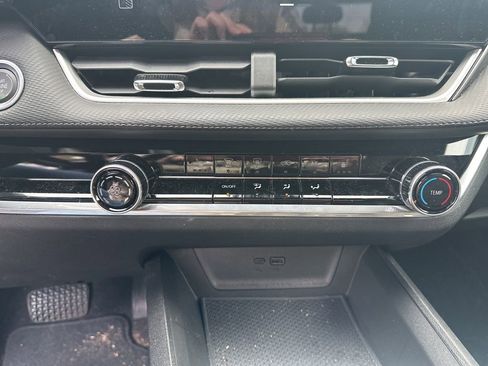 Used 2025 Chevrolet Equinox LT w/ Midnight Edition image 18