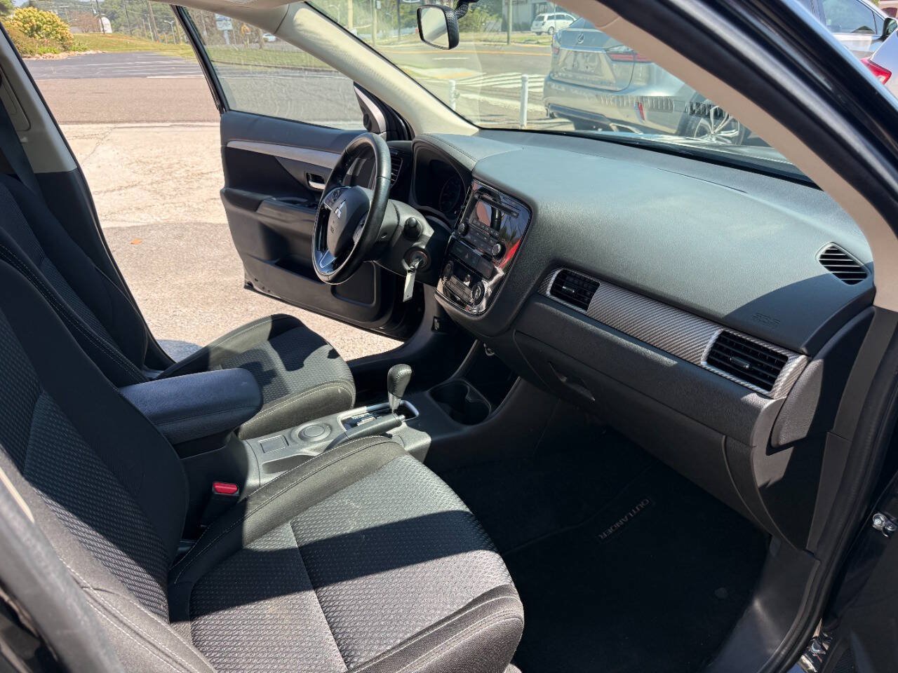 Used 2016 Mitsubishi Outlander ES FWD image 16