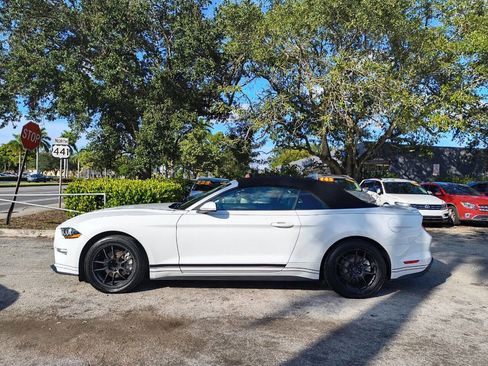 Used 2022 Ford Mustang Premium image 5