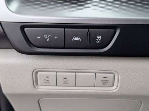 Used 2024 Kia Carnival LX image 20